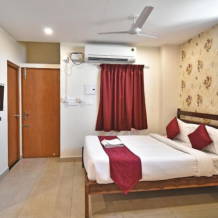 Hotel VI Park - City Centre Puducherry Buitenkant foto