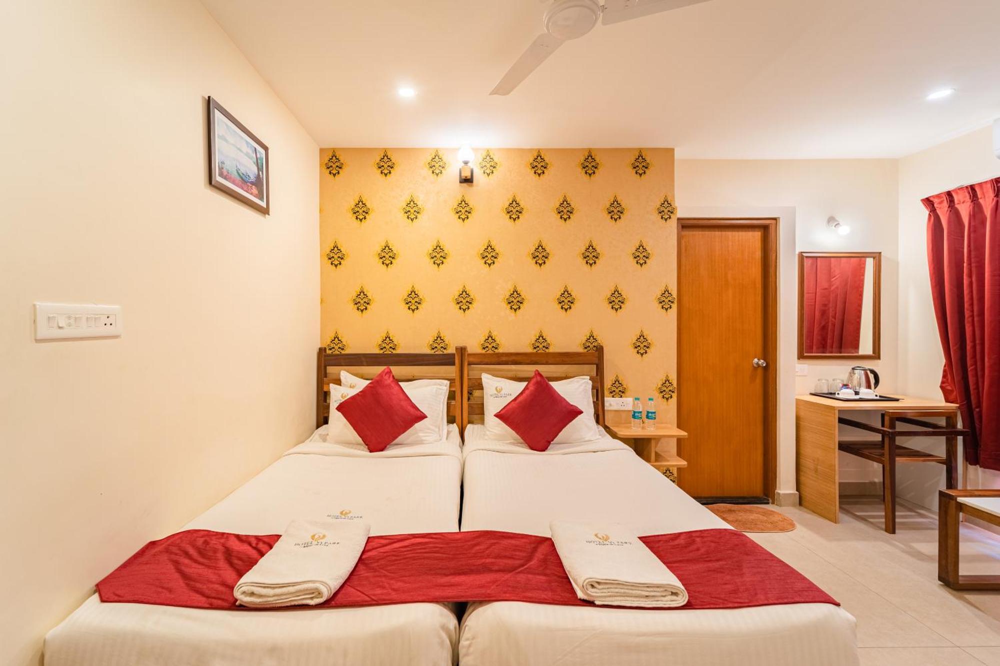 Hotel VI Park - City Centre Puducherry Buitenkant foto
