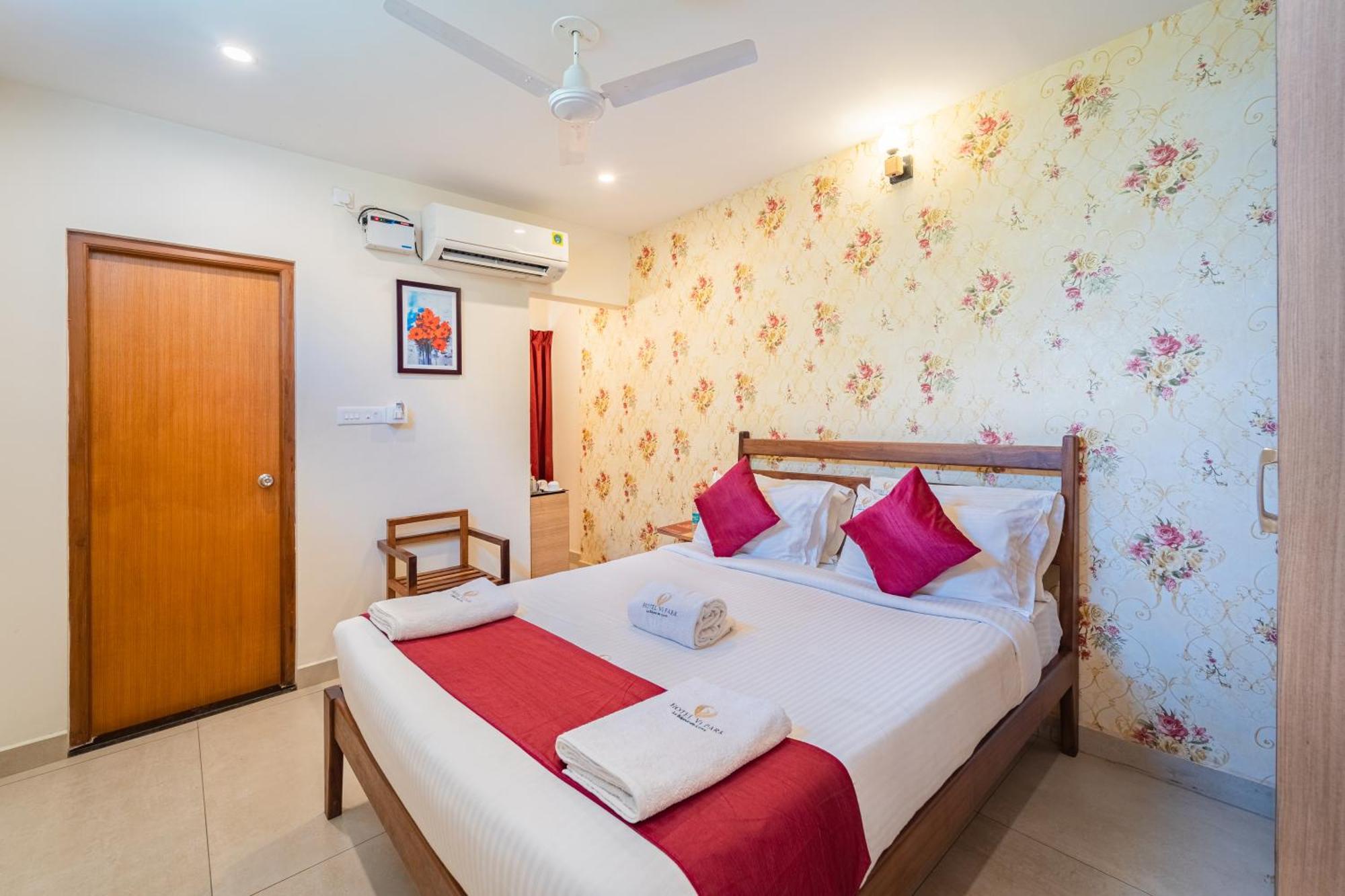 Hotel VI Park - City Centre Puducherry Buitenkant foto