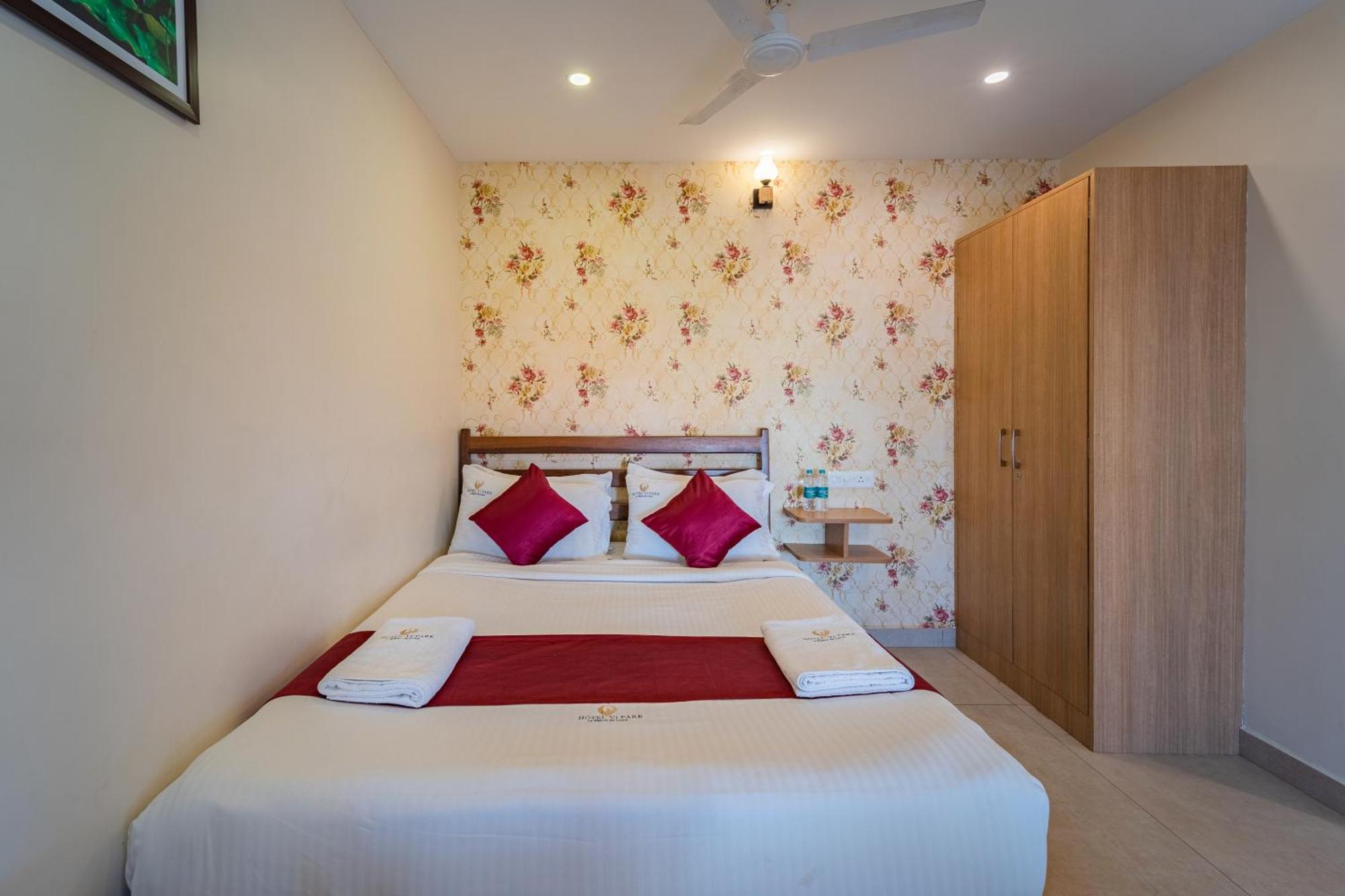 Hotel VI Park - City Centre Puducherry Buitenkant foto