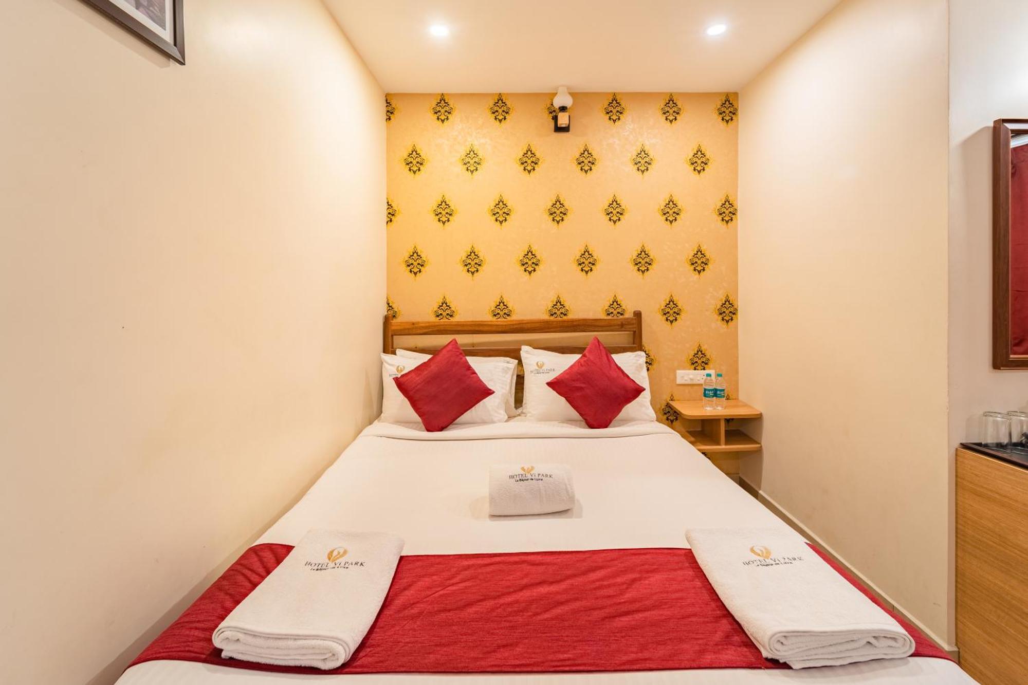 Hotel VI Park - City Centre Puducherry Buitenkant foto