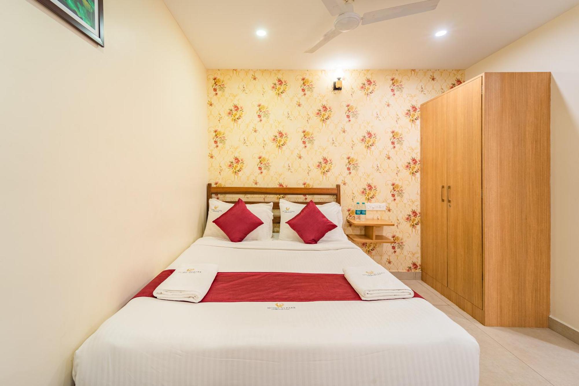 Hotel VI Park - City Centre Puducherry Buitenkant foto