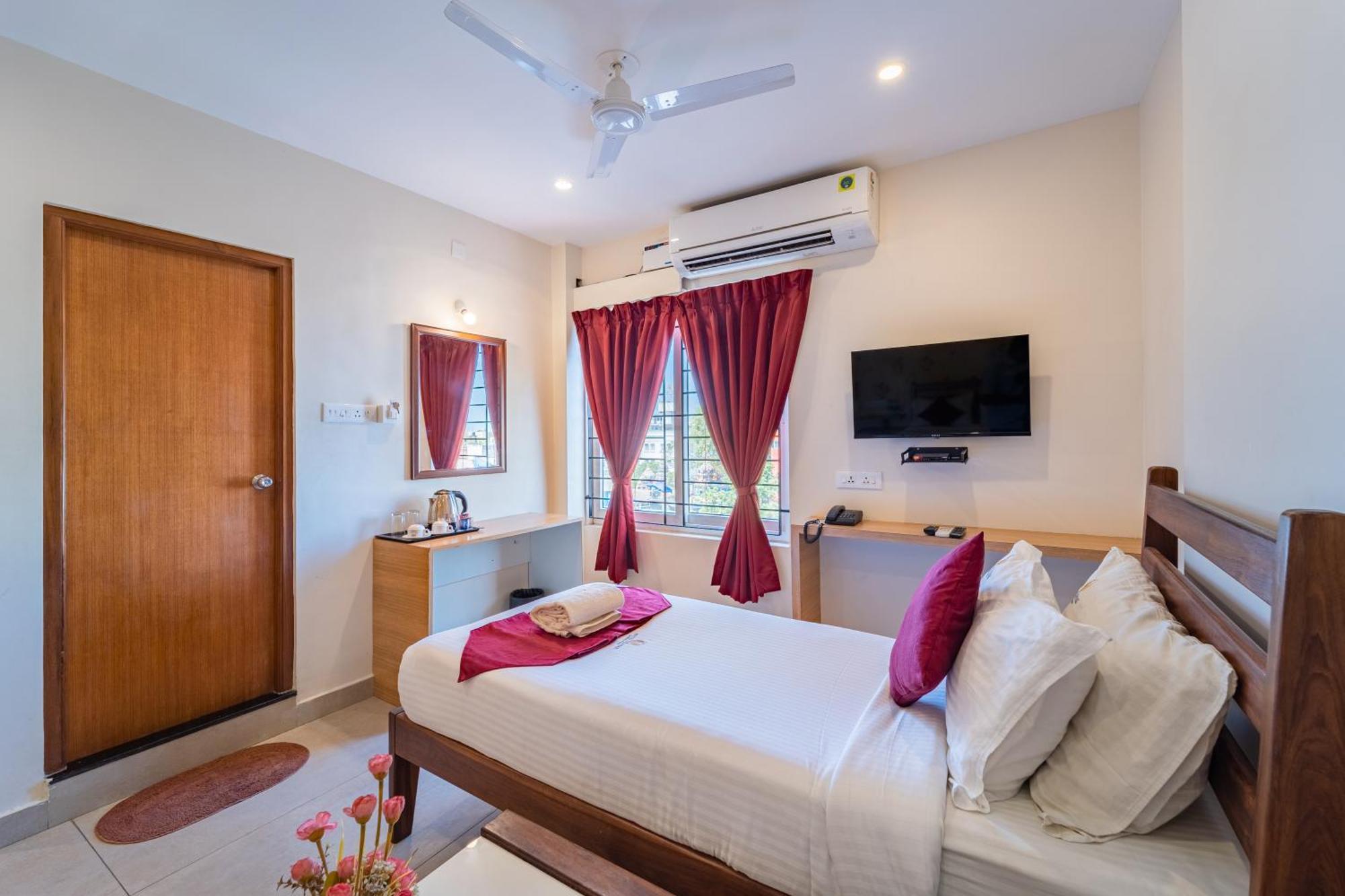 Hotel VI Park - City Centre Puducherry Buitenkant foto