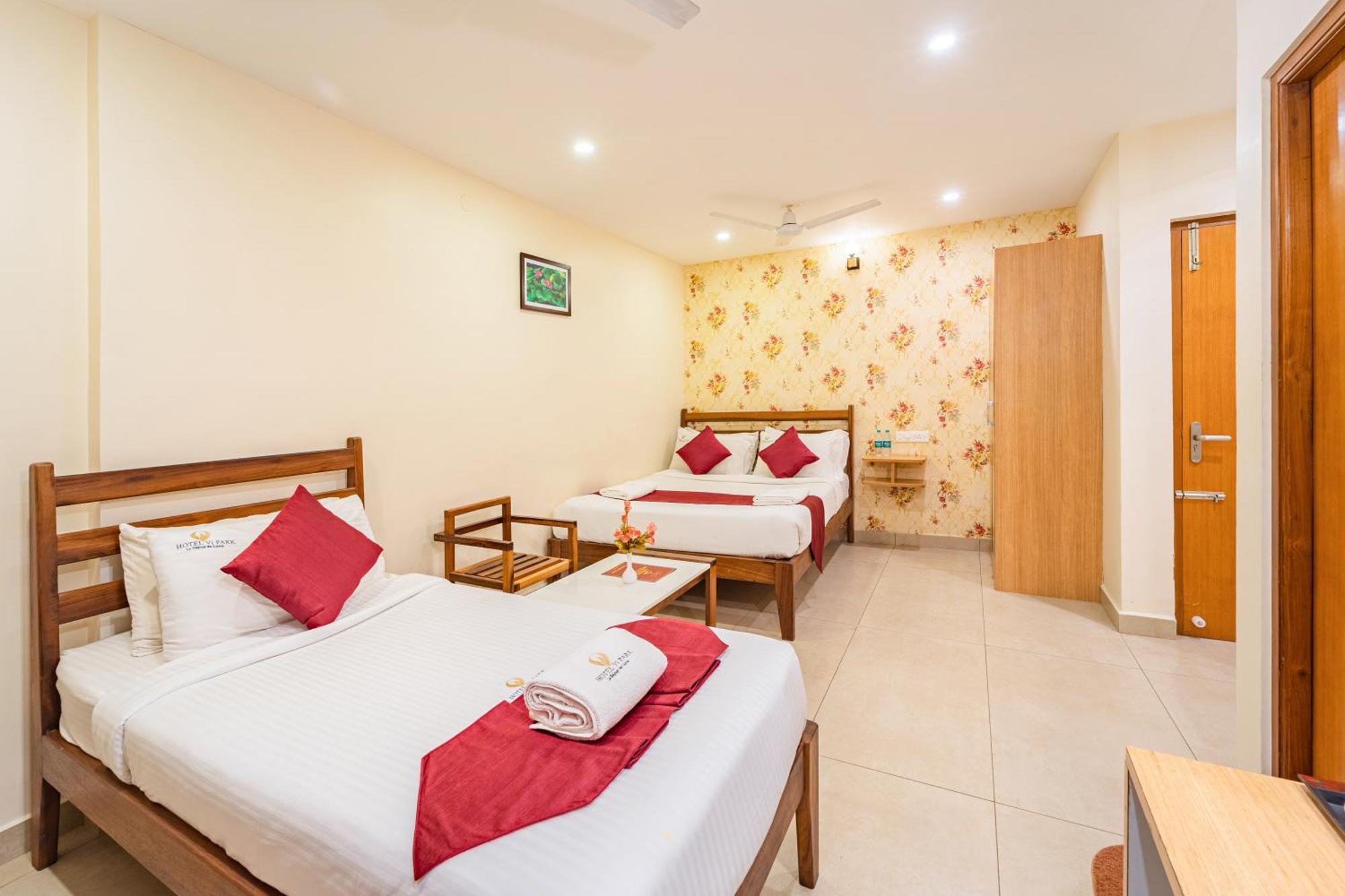 Hotel VI Park - City Centre Puducherry Buitenkant foto