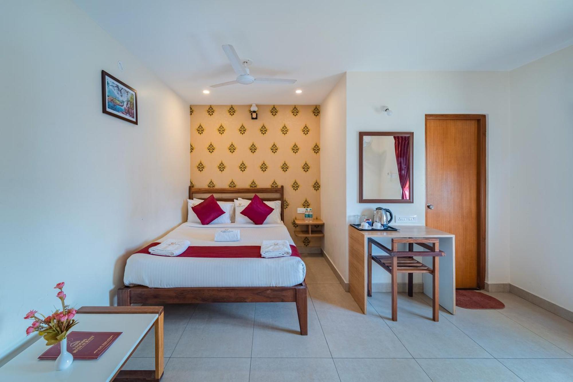 Hotel VI Park - City Centre Puducherry Buitenkant foto