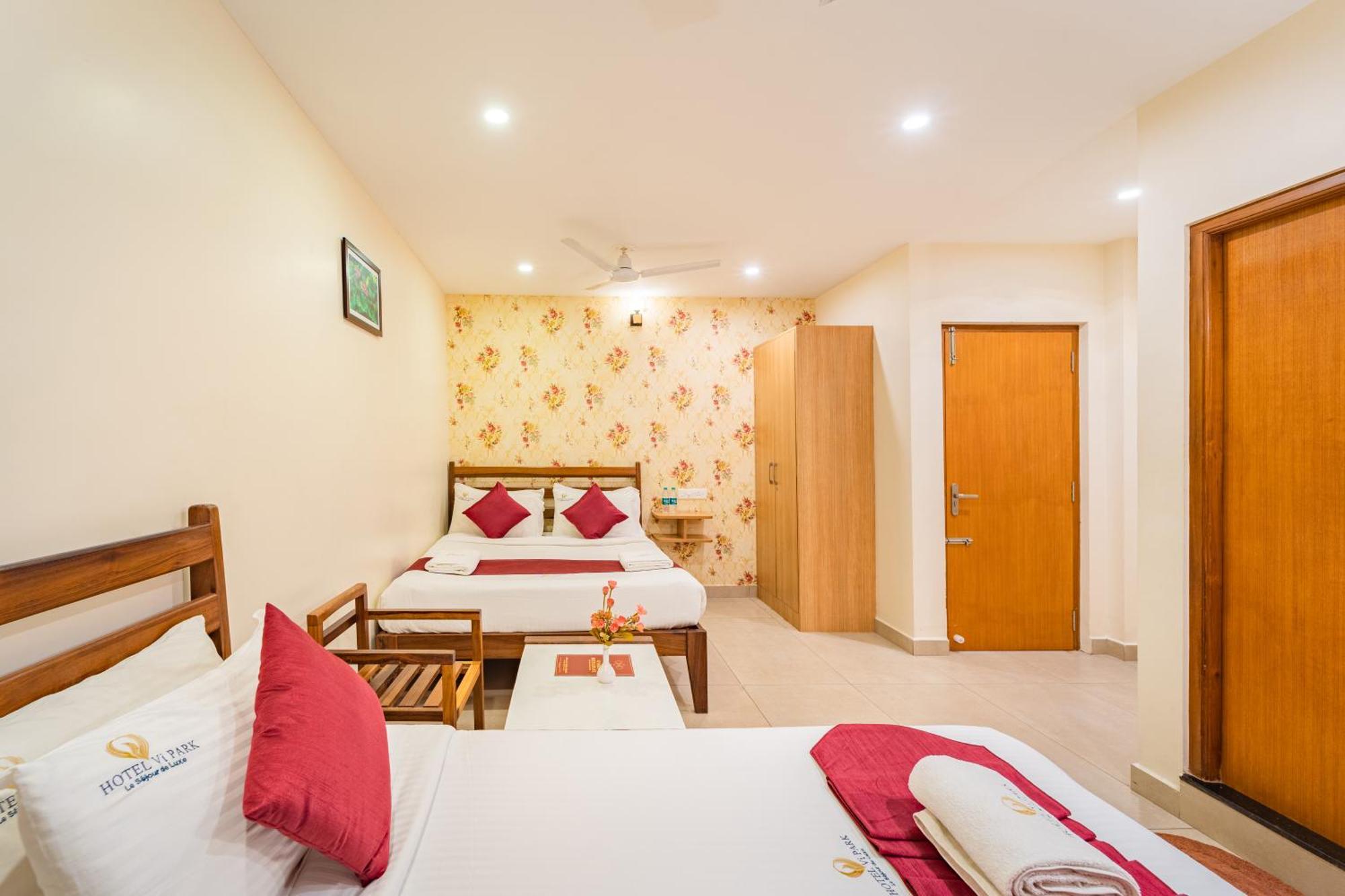 Hotel VI Park - City Centre Puducherry Buitenkant foto