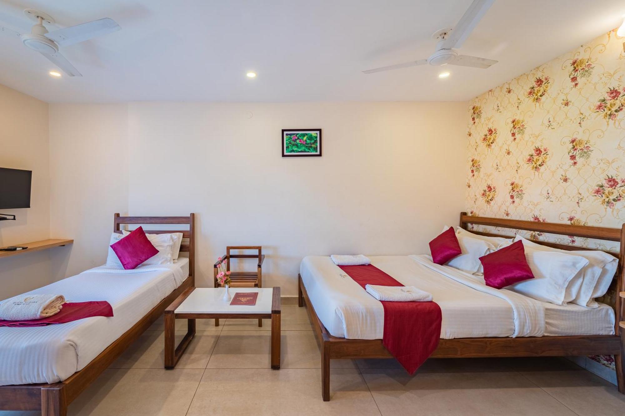 Hotel VI Park - City Centre Puducherry Buitenkant foto