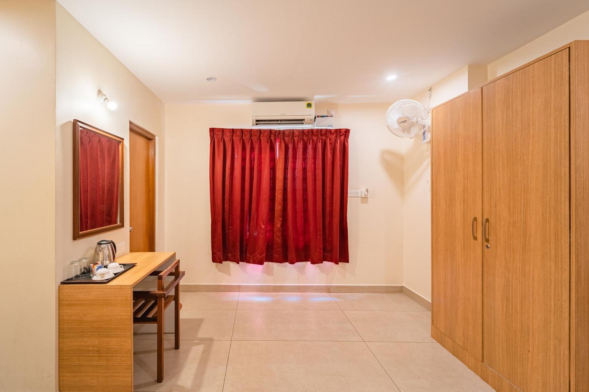 Hotel VI Park - City Centre Puducherry Buitenkant foto