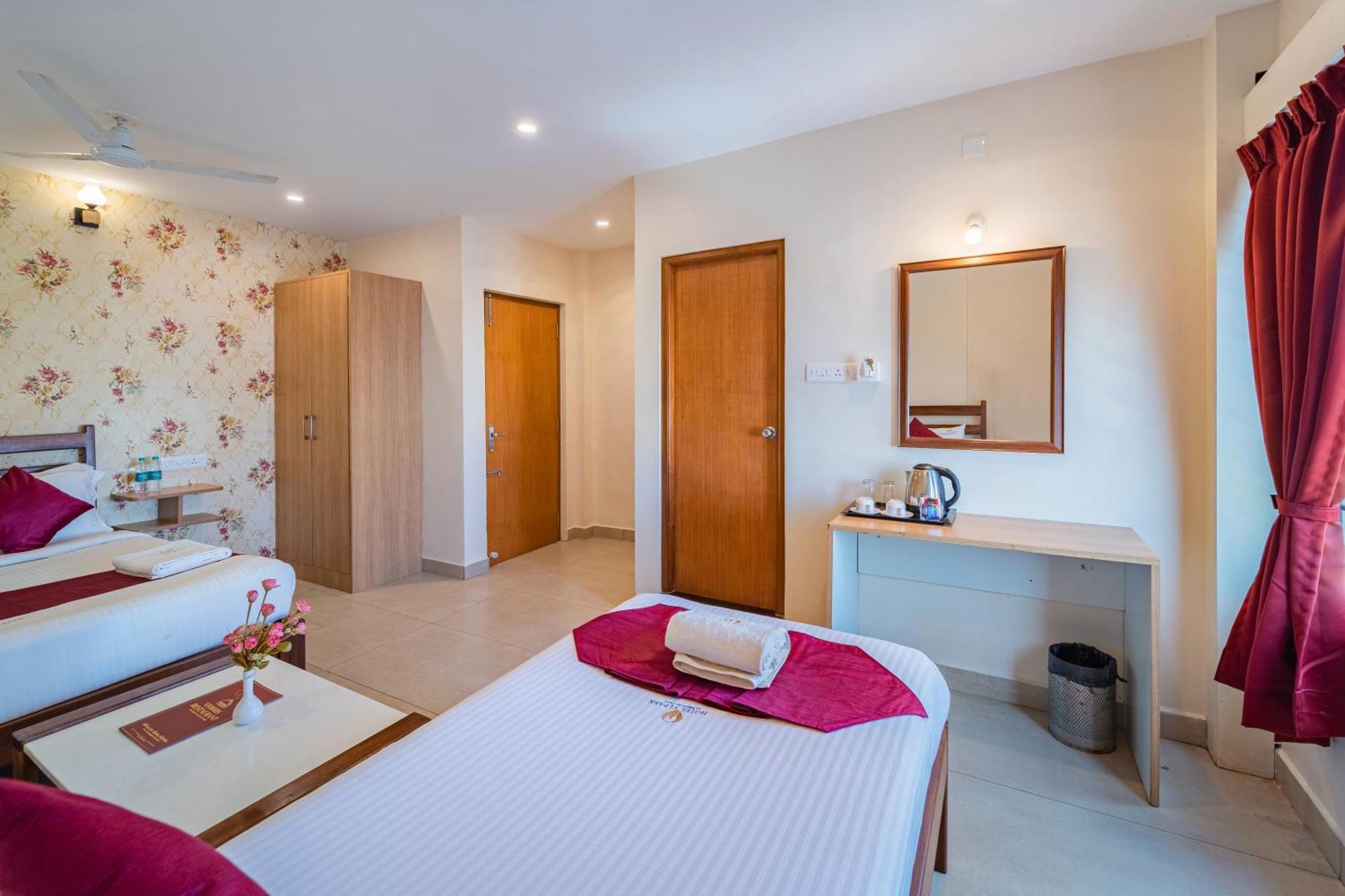 Hotel VI Park - City Centre Puducherry Buitenkant foto