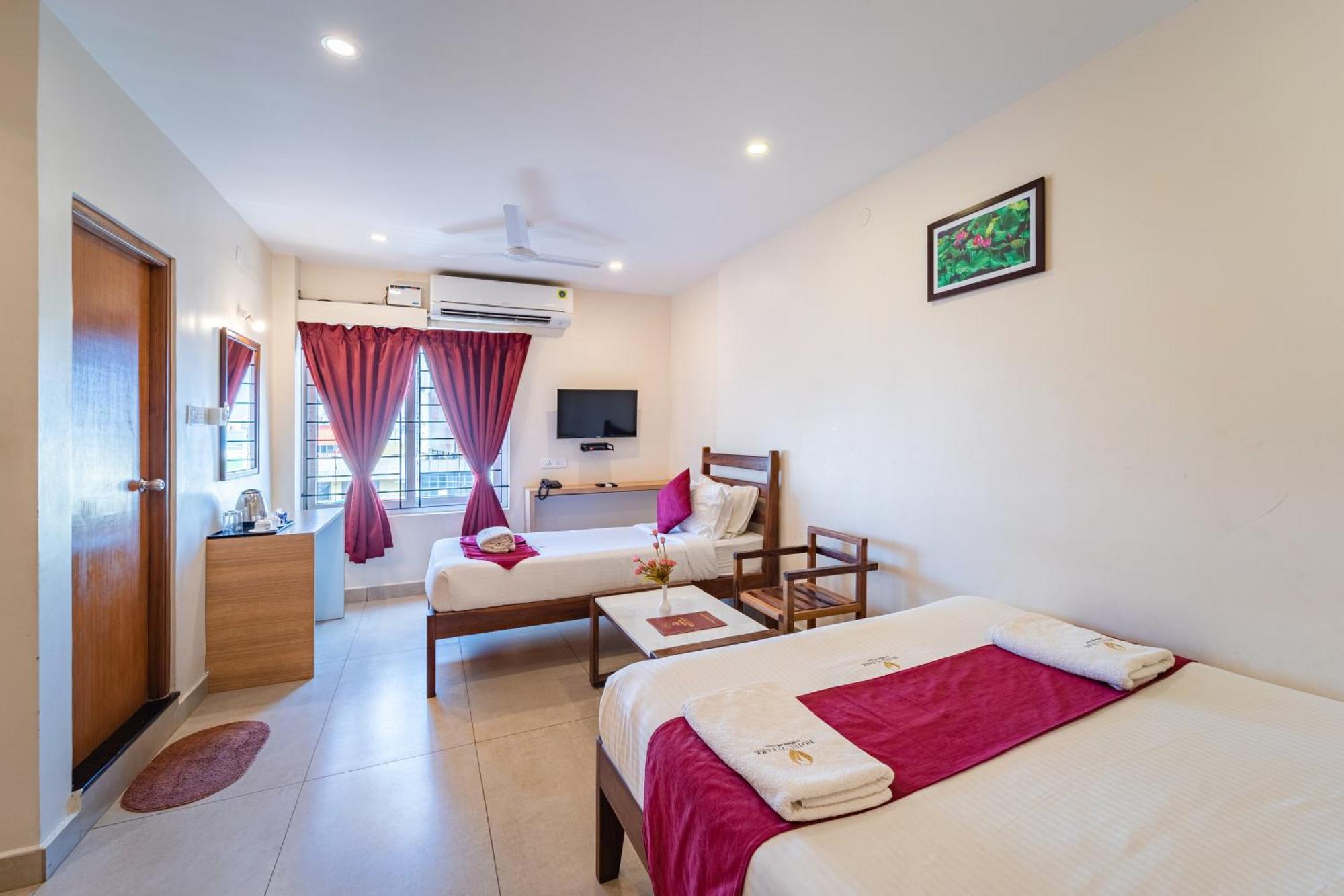 Hotel VI Park - City Centre Puducherry Buitenkant foto