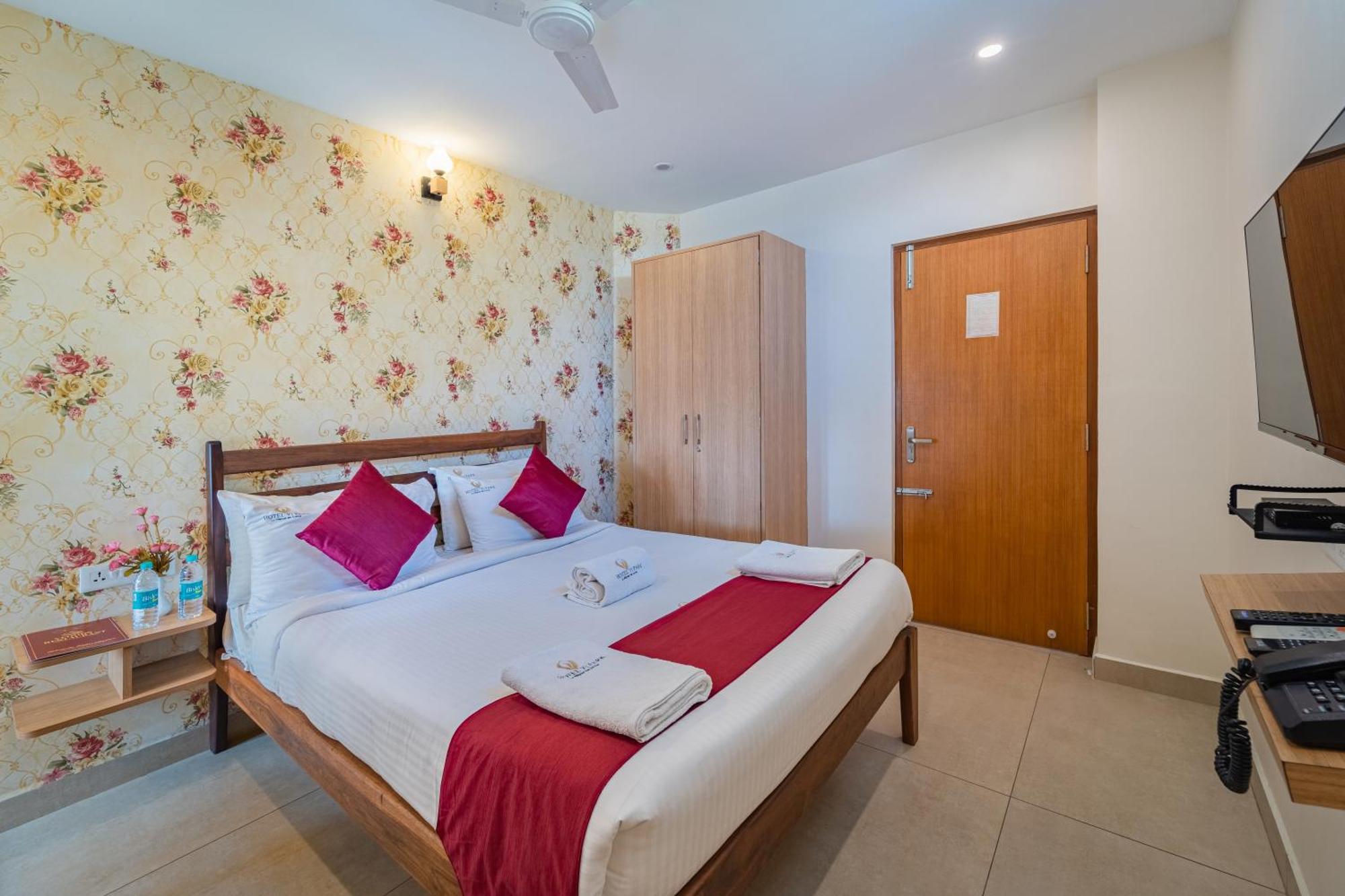 Hotel VI Park - City Centre Puducherry Buitenkant foto