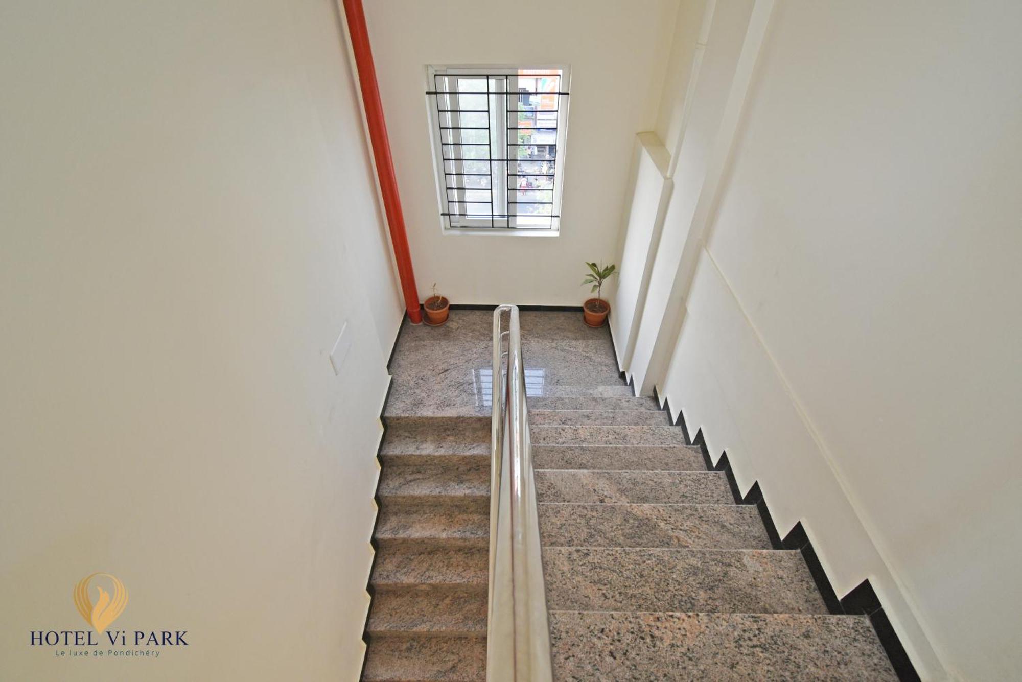 Hotel VI Park - City Centre Puducherry Buitenkant foto