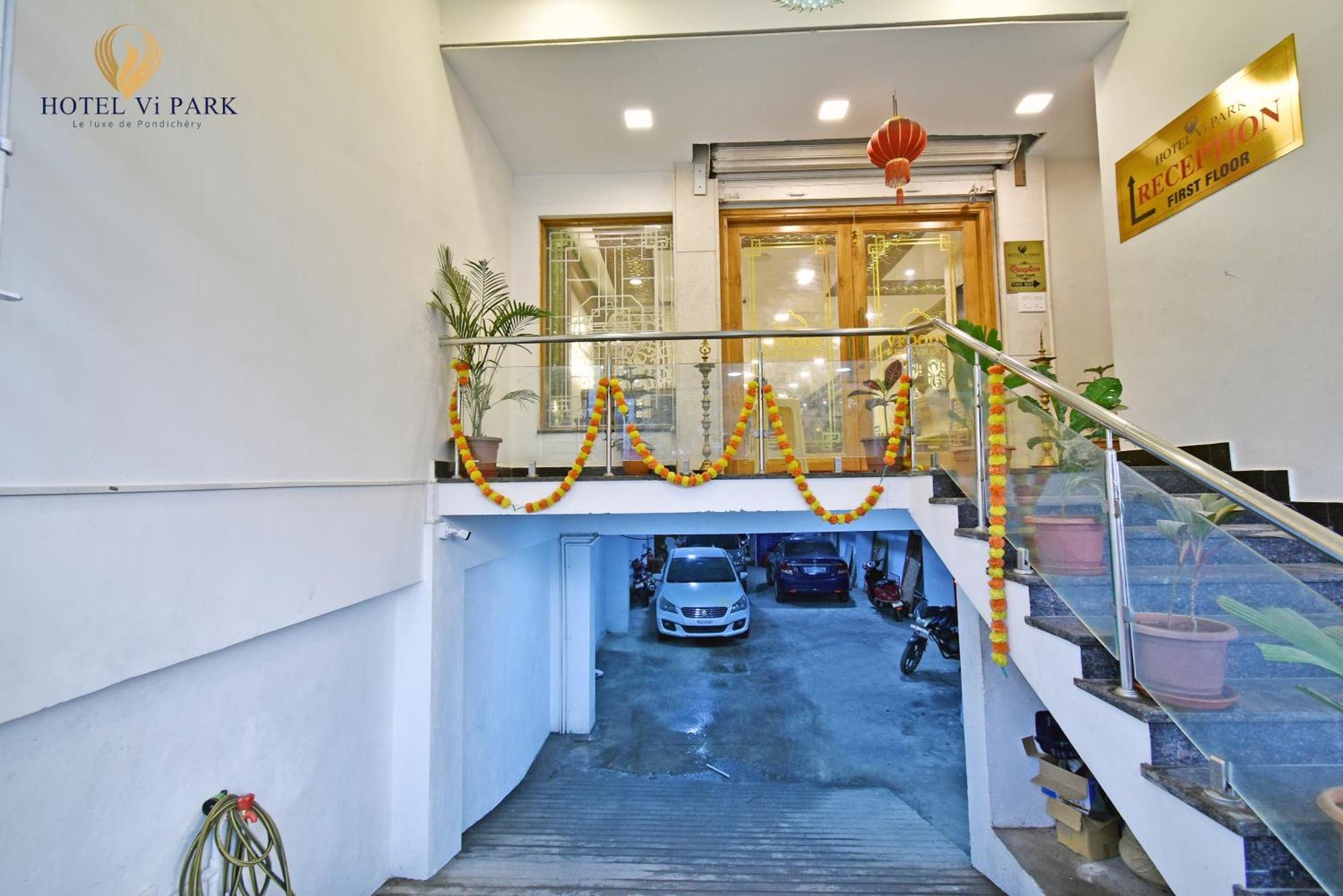 Hotel VI Park - City Centre Puducherry Buitenkant foto