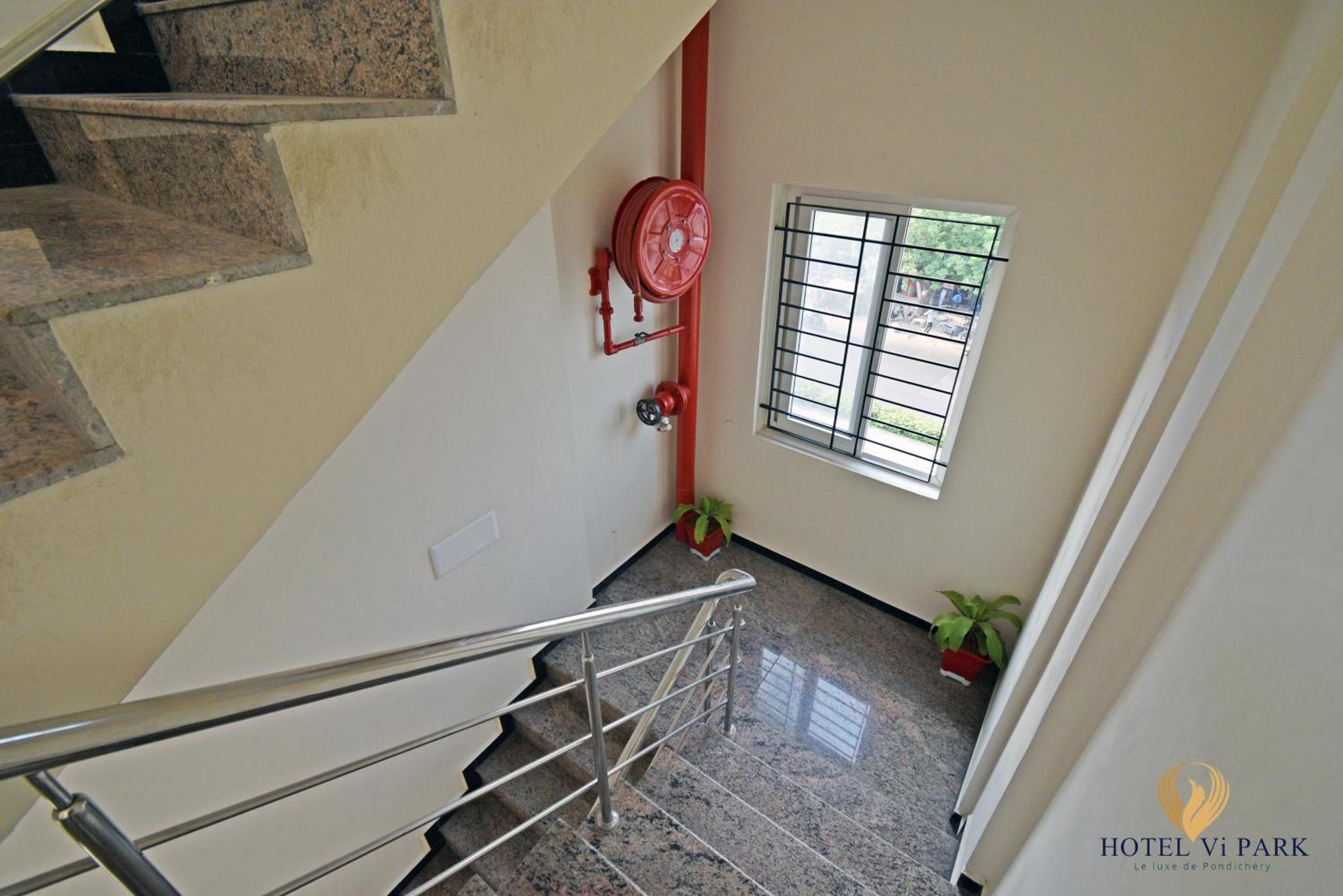 Hotel VI Park - City Centre Puducherry Buitenkant foto