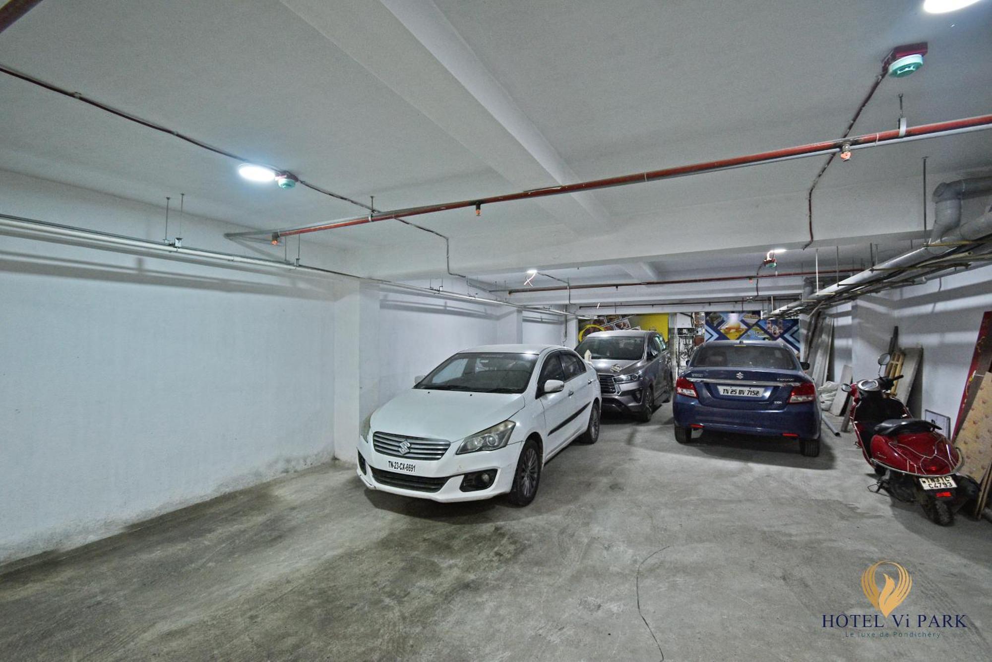 Hotel VI Park - City Centre Puducherry Buitenkant foto