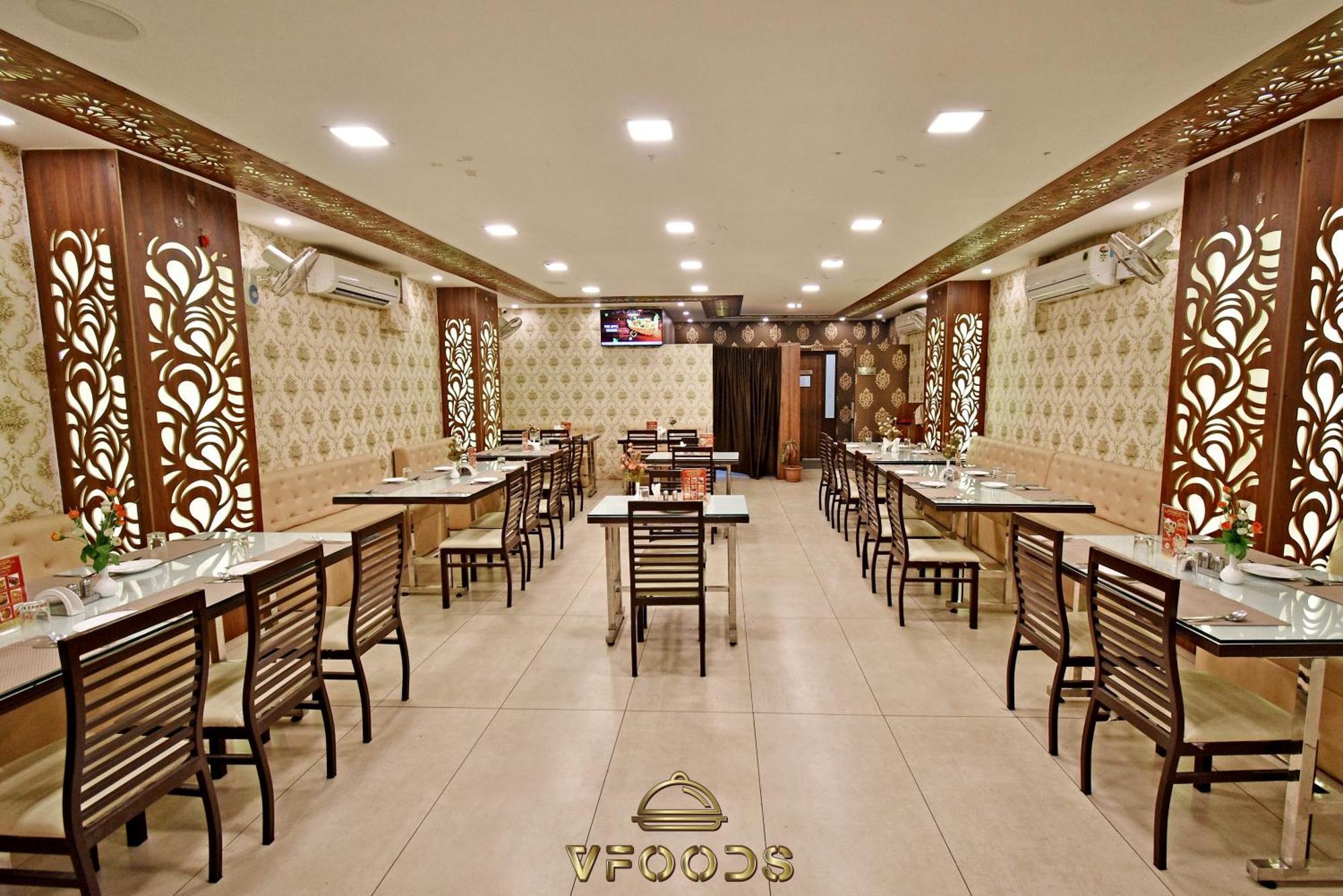 Hotel VI Park - City Centre Puducherry Buitenkant foto