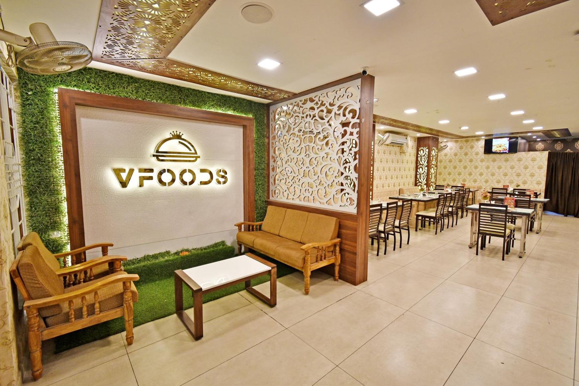Hotel VI Park - City Centre Puducherry Buitenkant foto