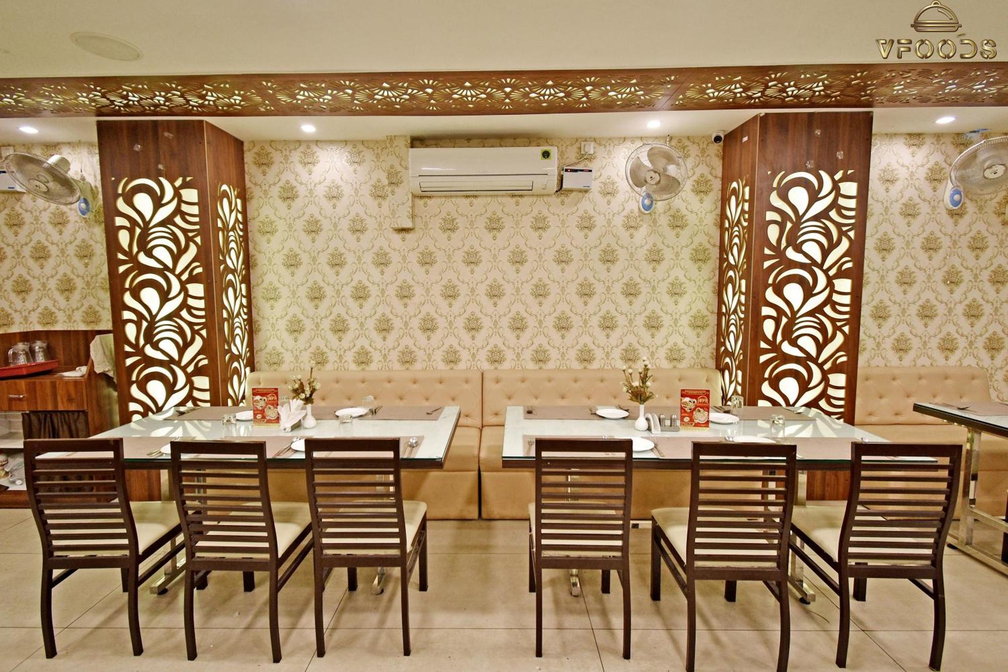 Hotel VI Park - City Centre Puducherry Buitenkant foto
