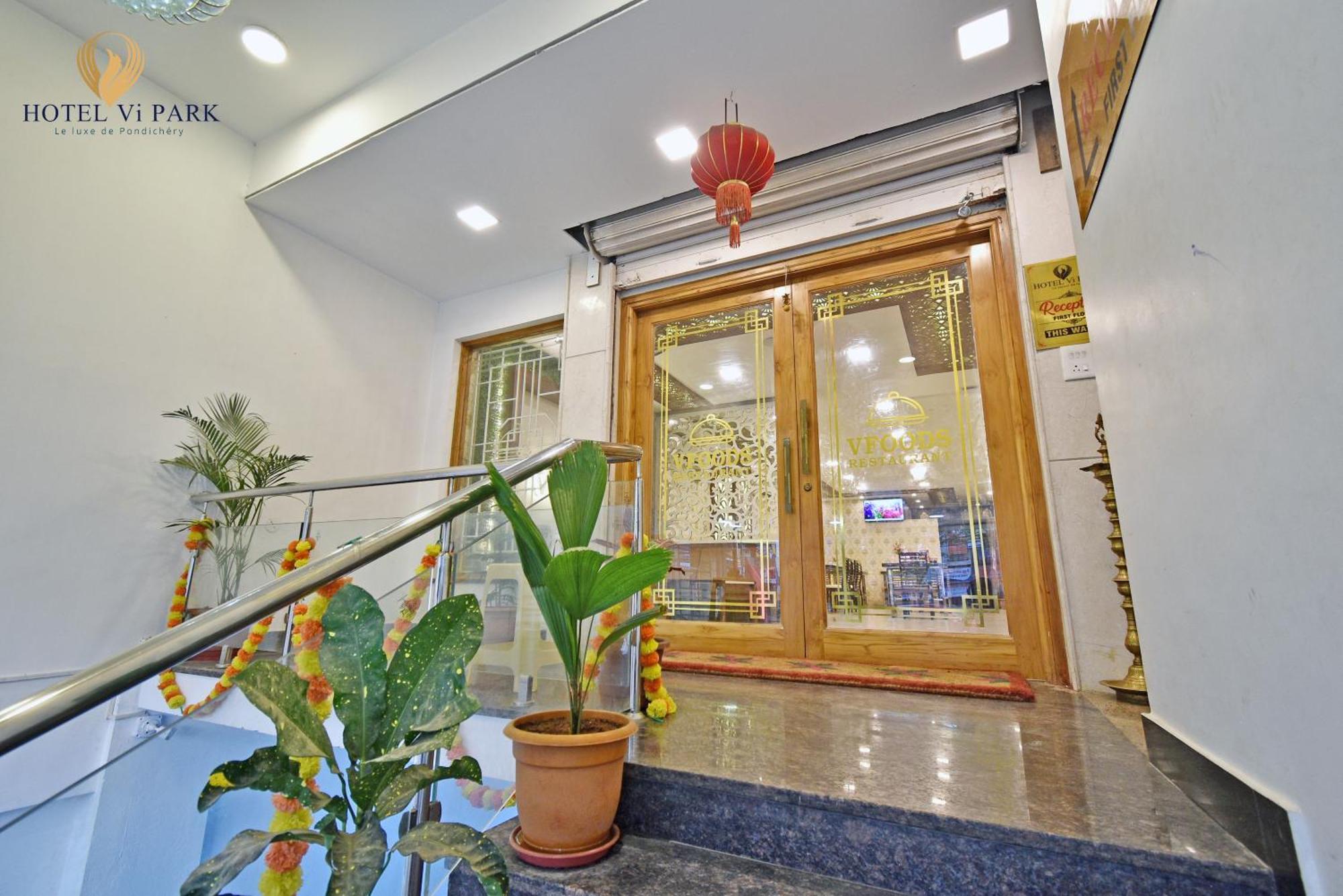 Hotel VI Park - City Centre Puducherry Buitenkant foto