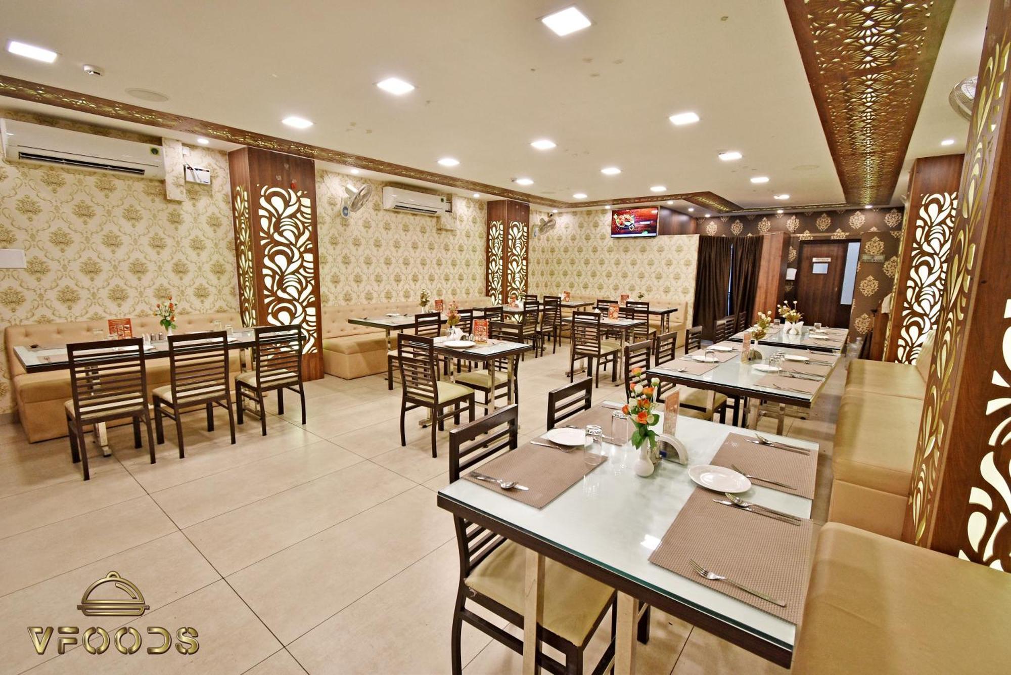 Hotel VI Park - City Centre Puducherry Buitenkant foto