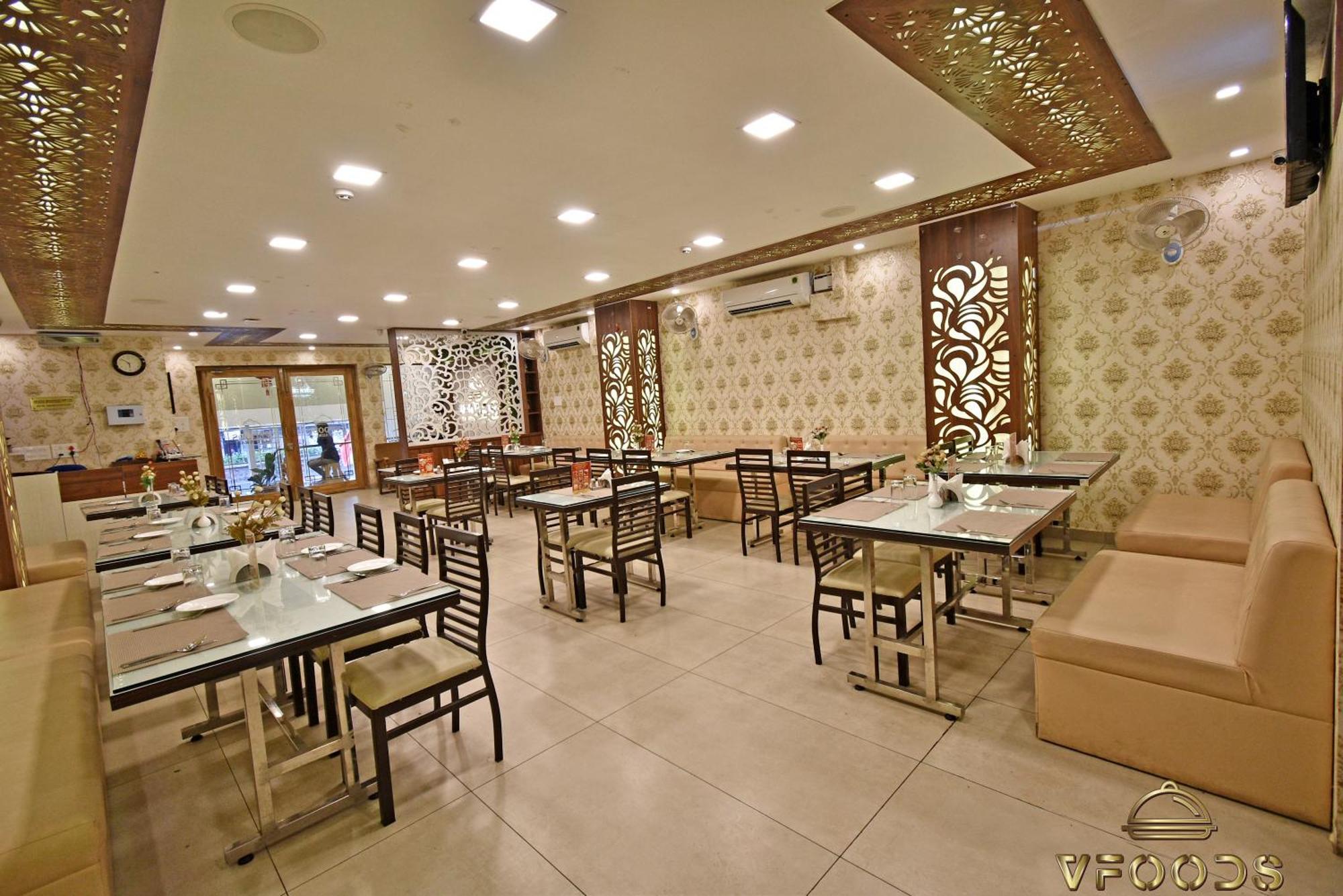 Hotel VI Park - City Centre Puducherry Buitenkant foto