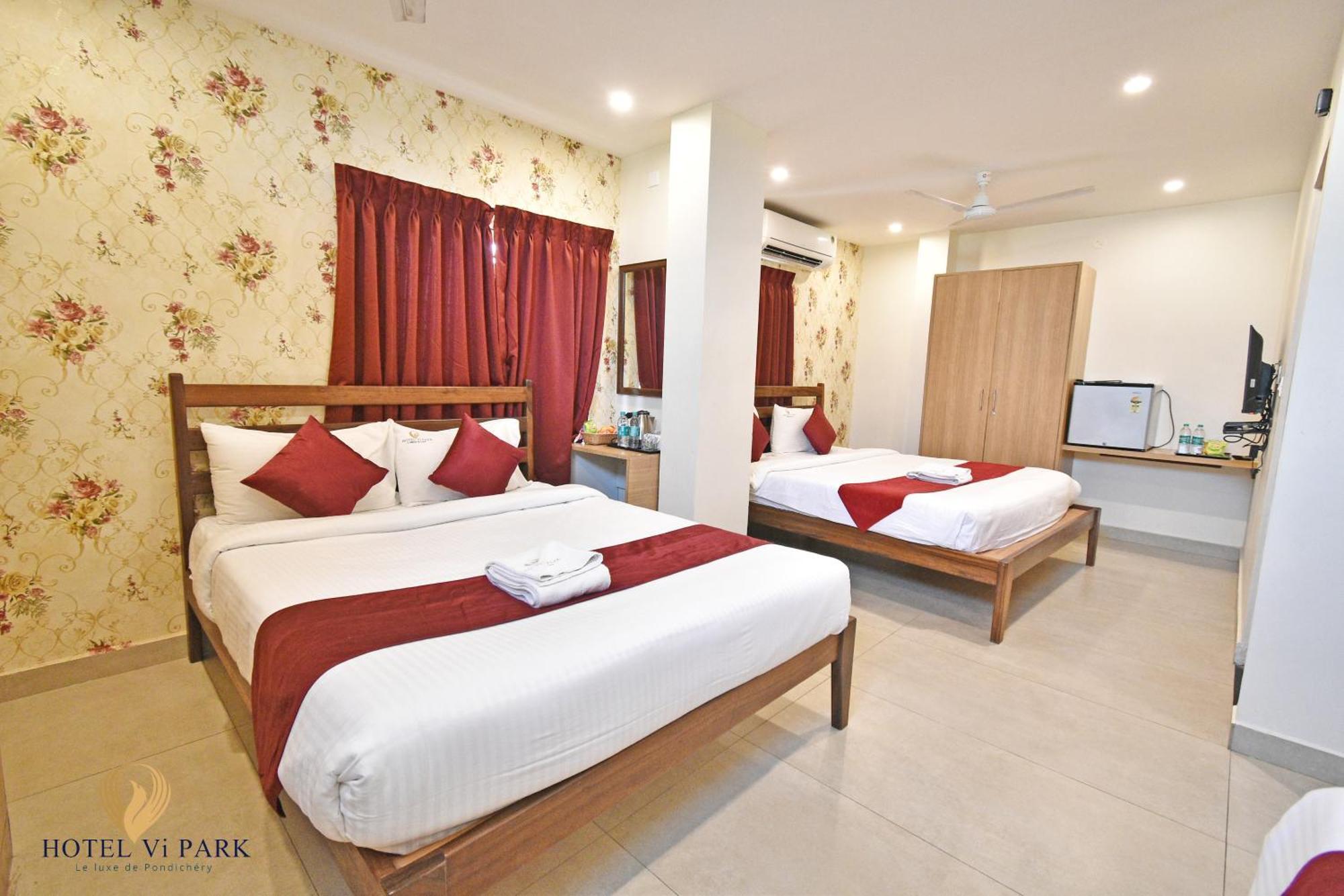 Hotel VI Park - City Centre Puducherry Buitenkant foto