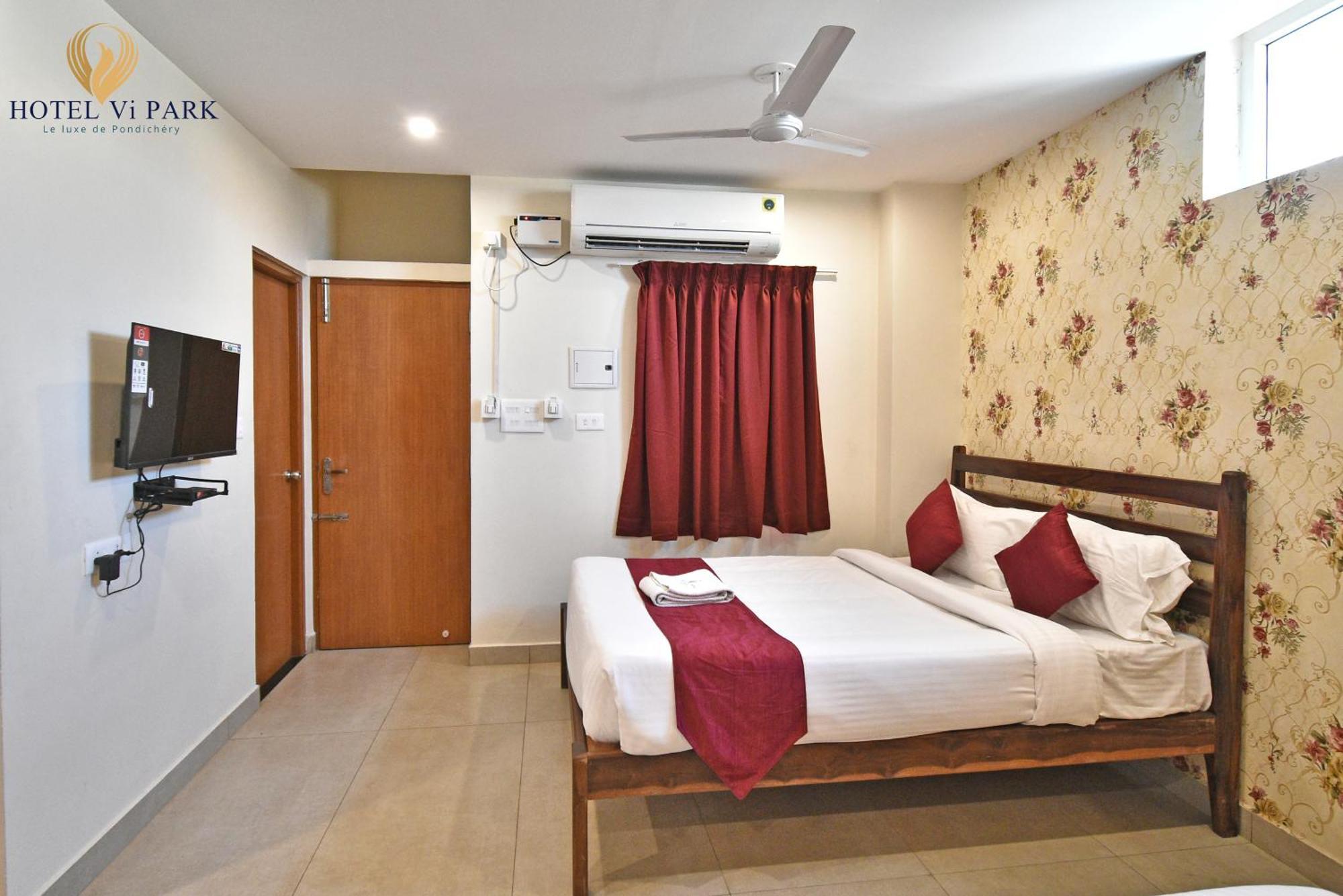 Hotel VI Park - City Centre Puducherry Buitenkant foto