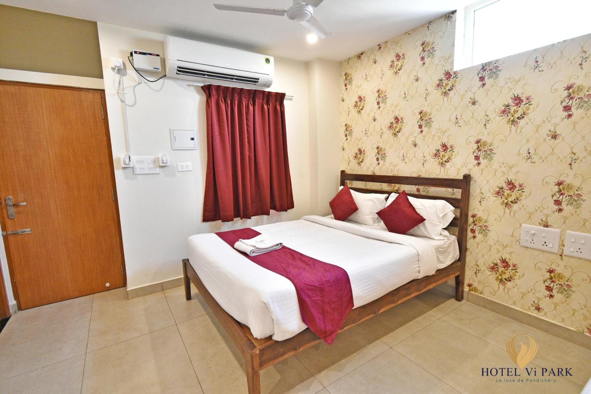 Hotel VI Park - City Centre Puducherry Buitenkant foto